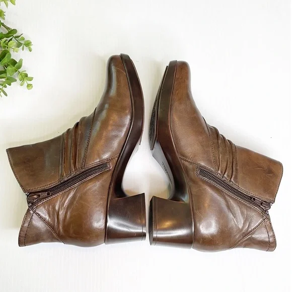 Earth Zinnia Bark Ankle Boot (9) - Picture 5 of 12